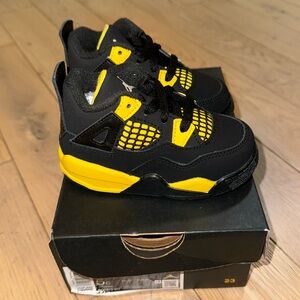 Jordan 4 retro ‘Thunder’ baby